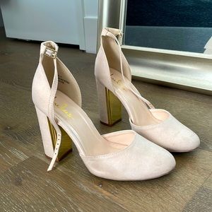 Lulu’s nude heels!